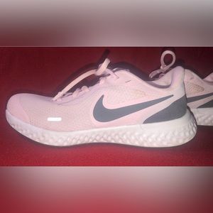 NIKE Revolution Running Shoes Sz 6 Women’s